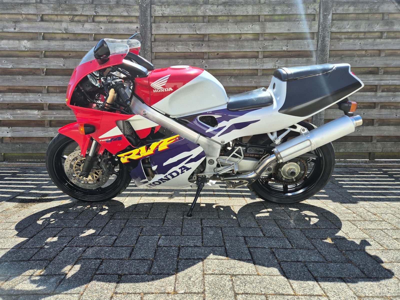 Honda RVF400R NC35 in red, white and blue, seen from the side