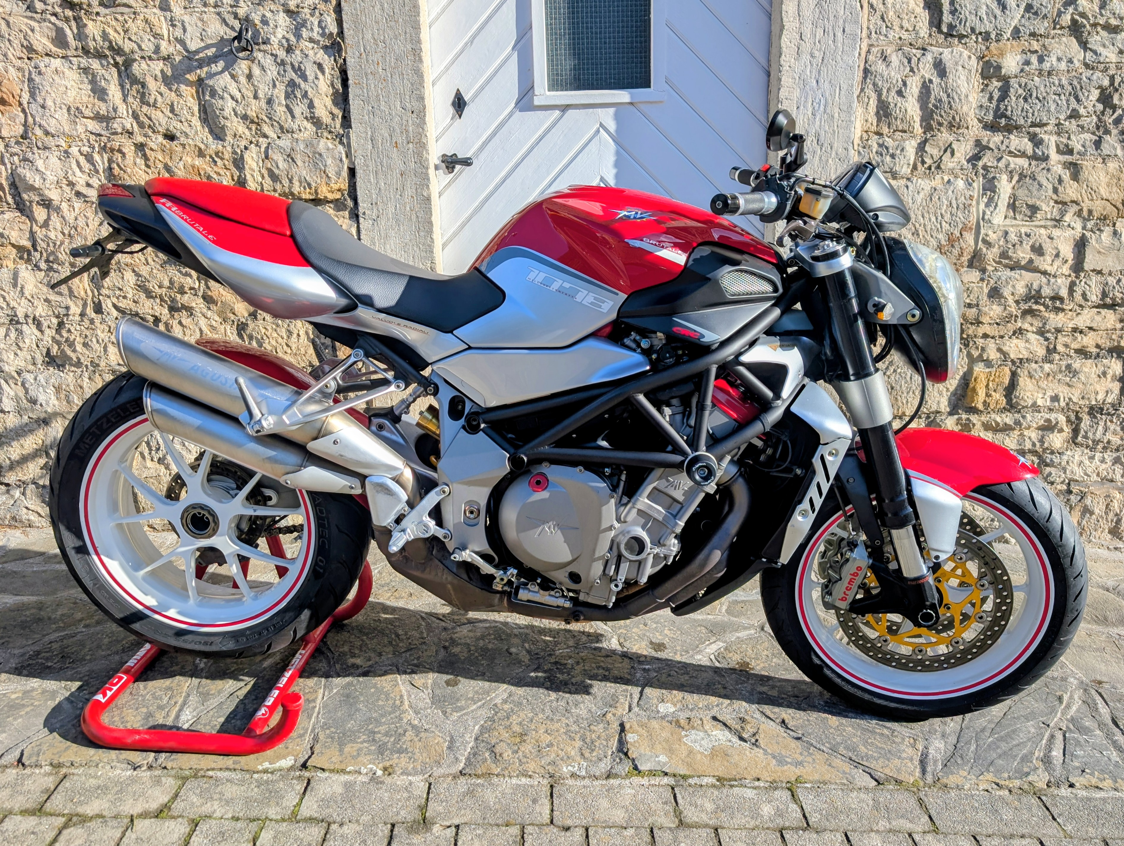 2008 MV Agusta Brutale 1078 RR – La bestia naked italiana definitiva con 154 CV en bruto de cuatro cilindros en línea