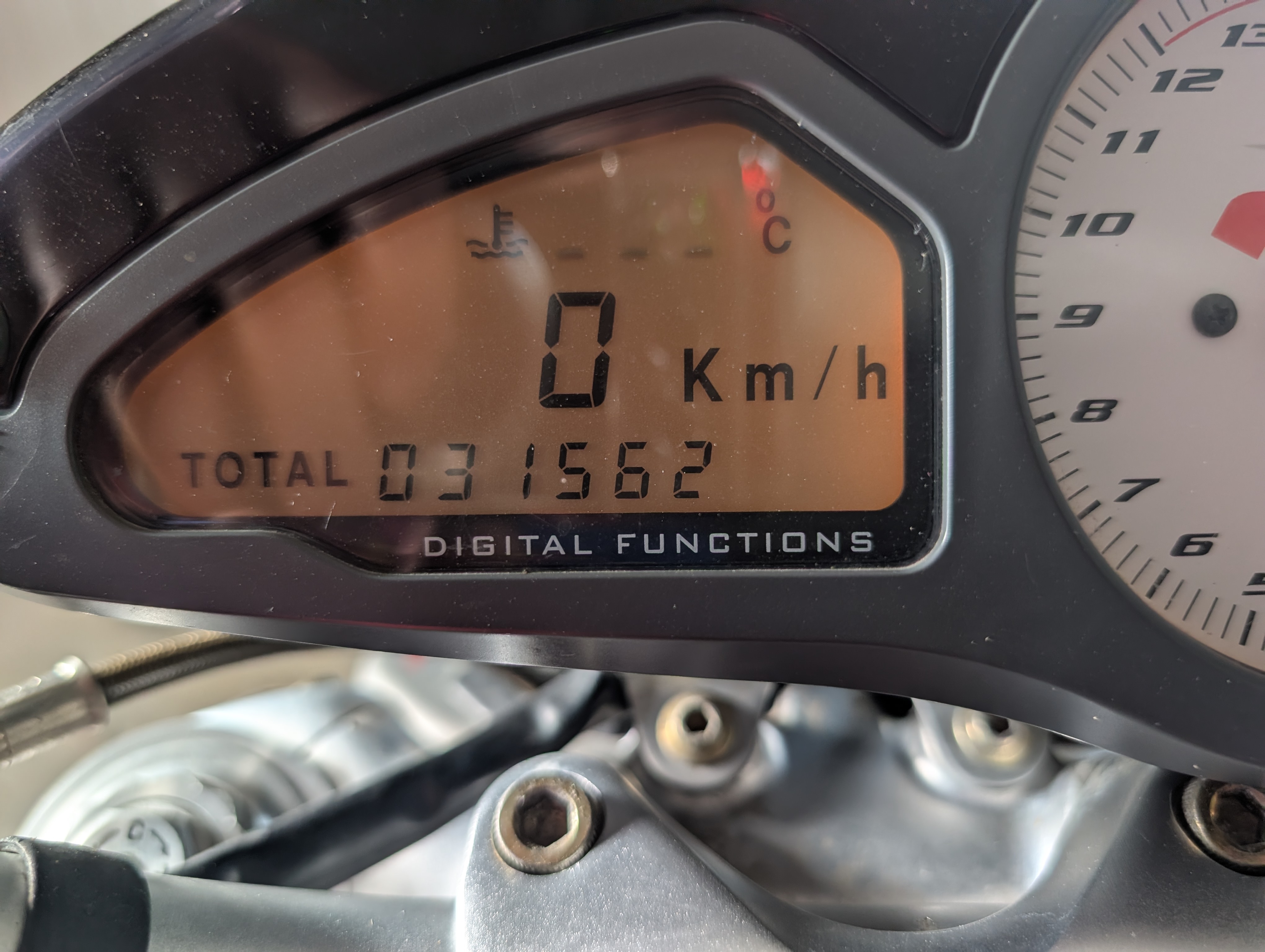 2008 MV Agusta Brutale 1078 RR – La bestia naked italiana definitiva con 154 CV en bruto de cuatro cilindros en línea