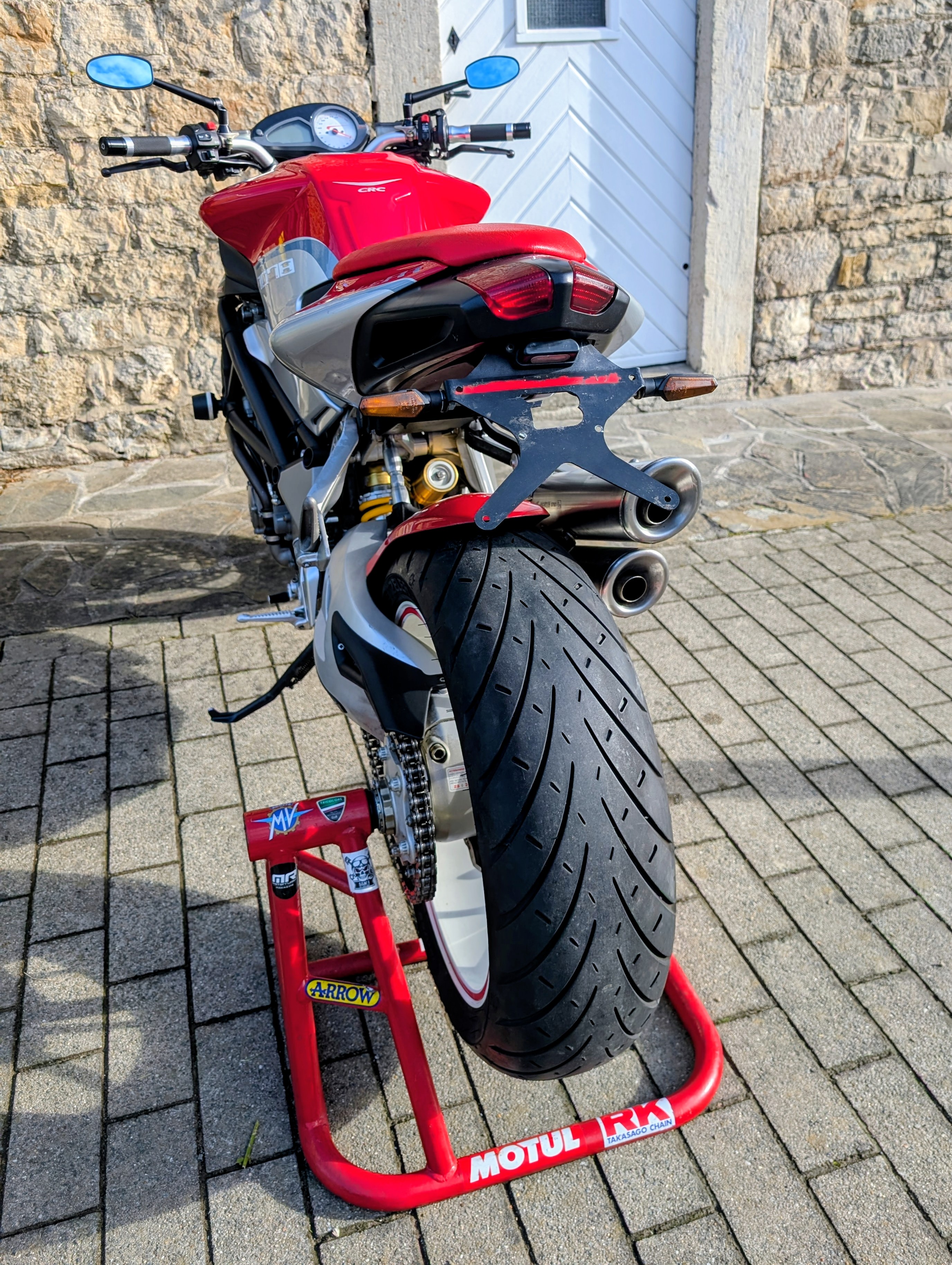 2008 MV Agusta Brutale 1078 RR – La bestia naked italiana definitiva con 154 CV en bruto de cuatro cilindros en línea