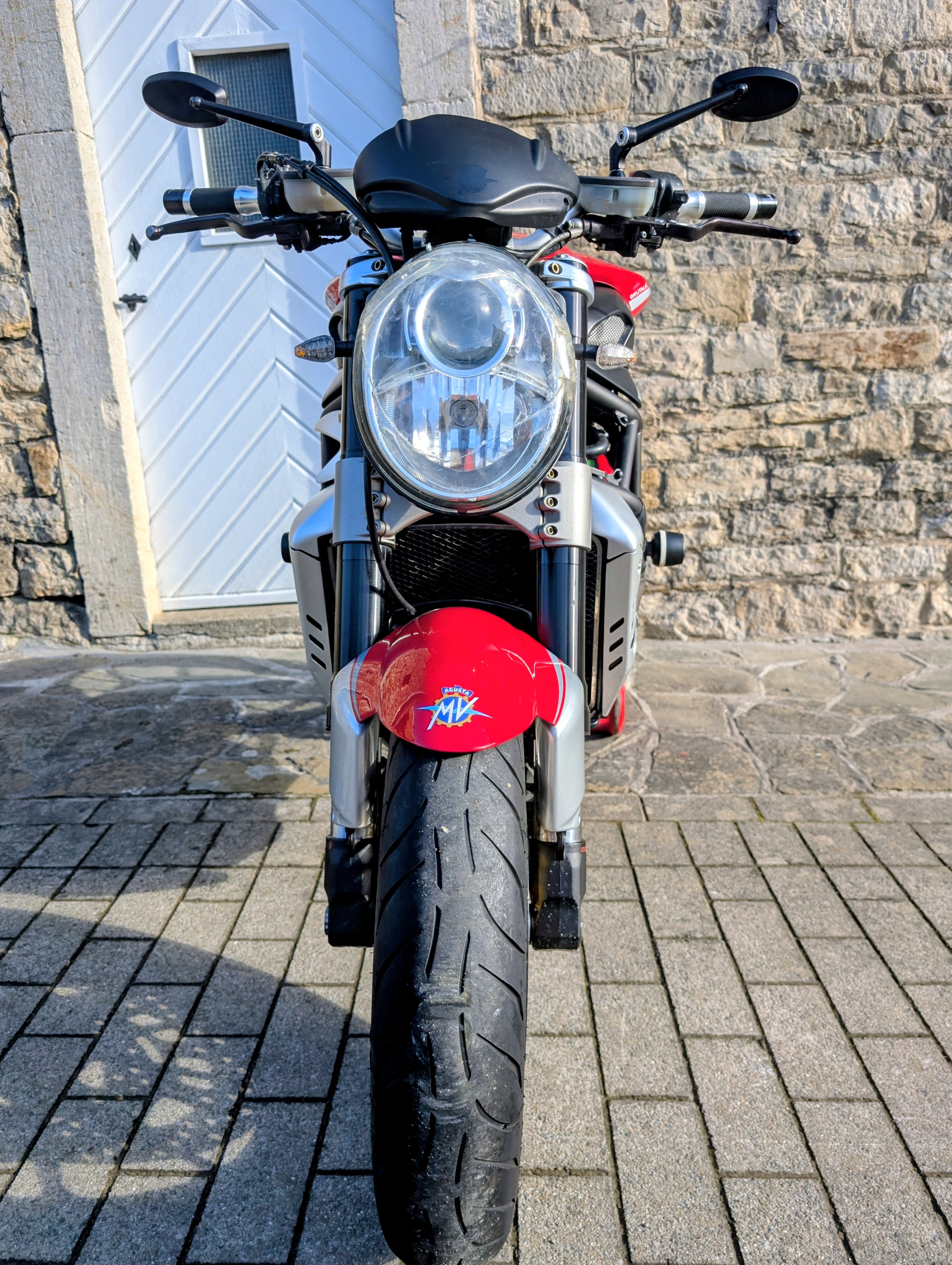 2008 MV Agusta Brutale 1078 RR – La bestia naked italiana definitiva con 154 CV en bruto de cuatro cilindros en línea