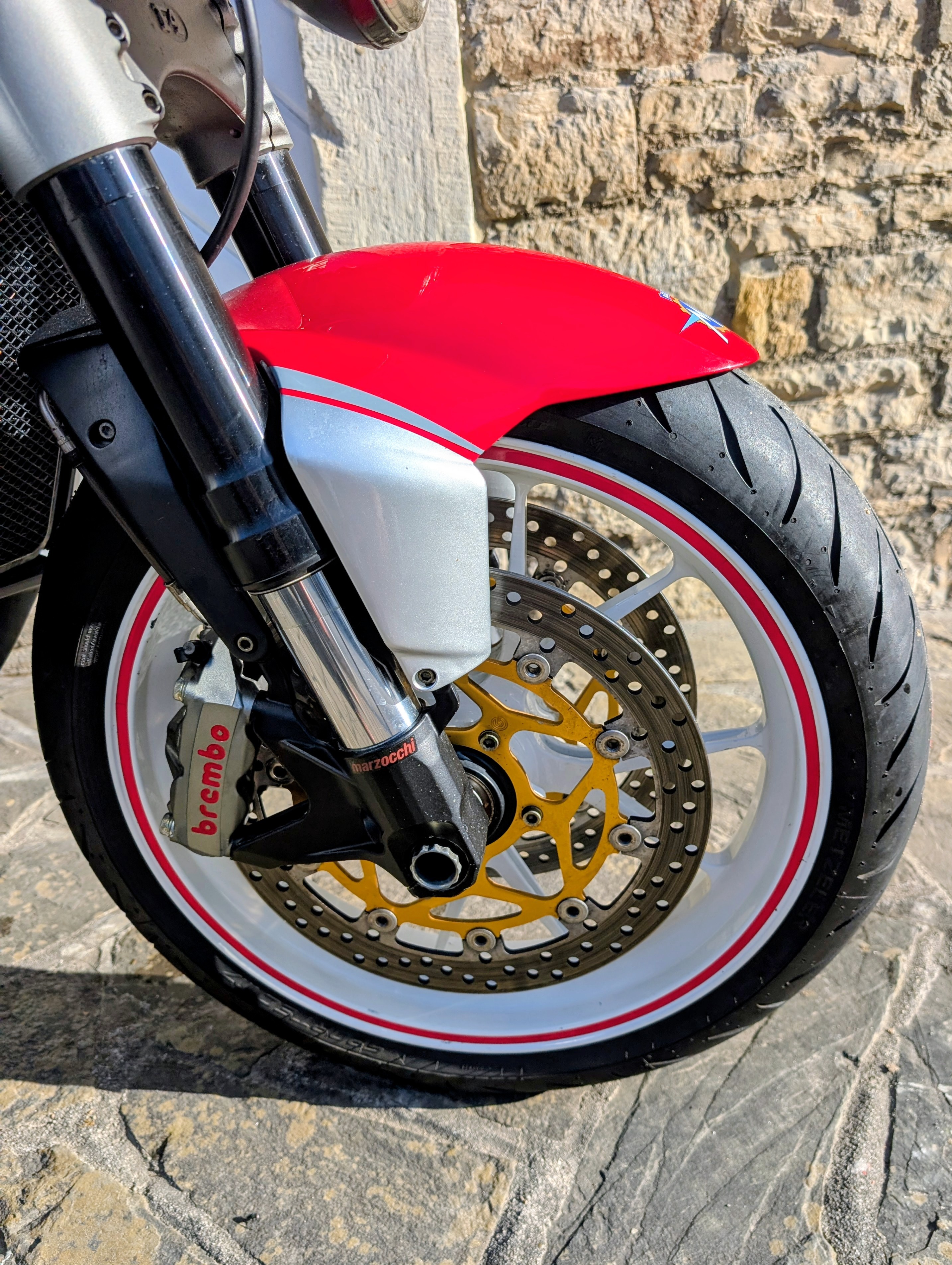2008 MV Agusta Brutale 1078 RR – La bestia naked italiana definitiva con 154 CV en bruto de cuatro cilindros en línea