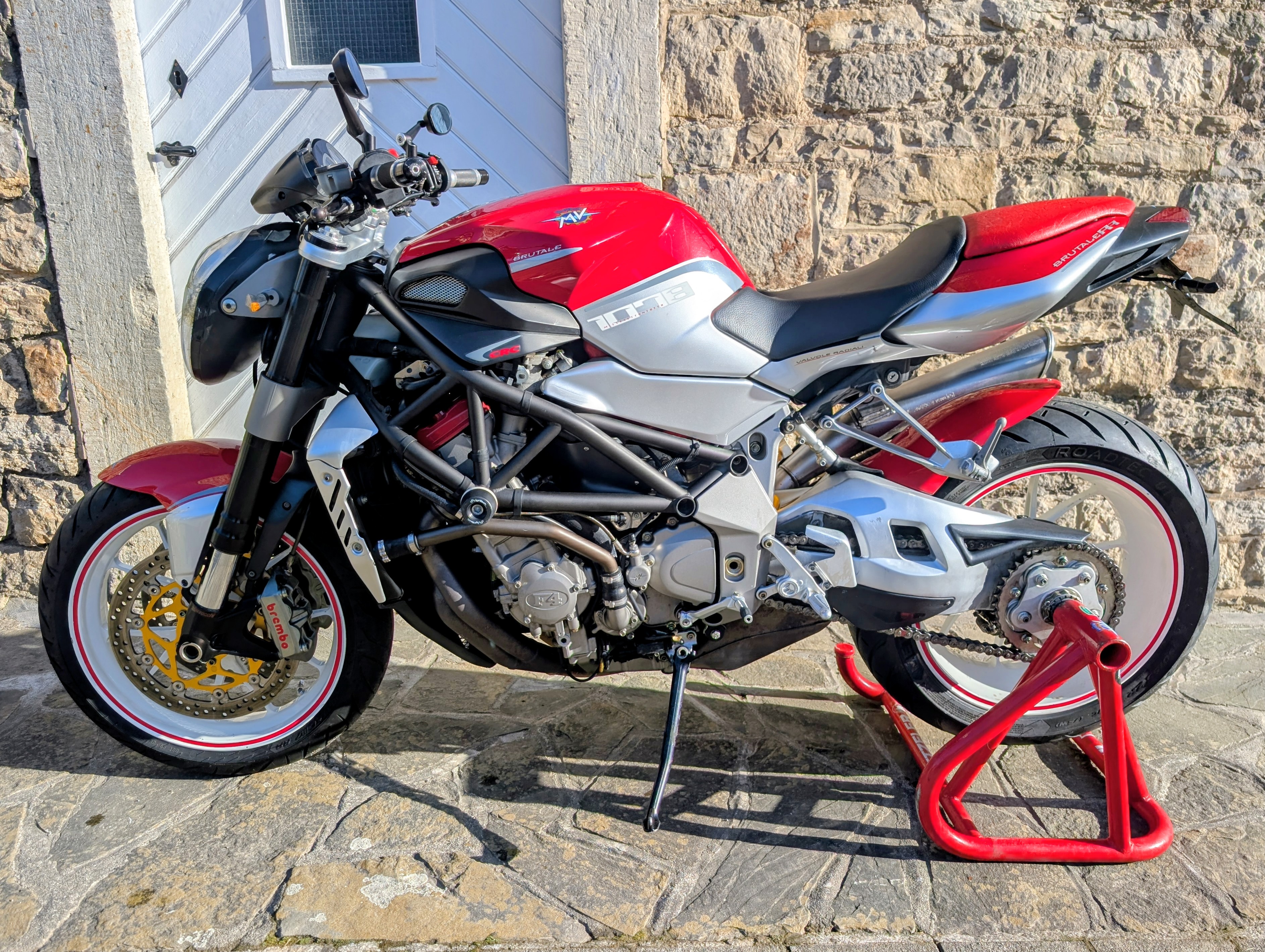 2008 MV Agusta Brutale 1078 RR – La bestia naked italiana definitiva con 154 CV en bruto de cuatro cilindros en línea