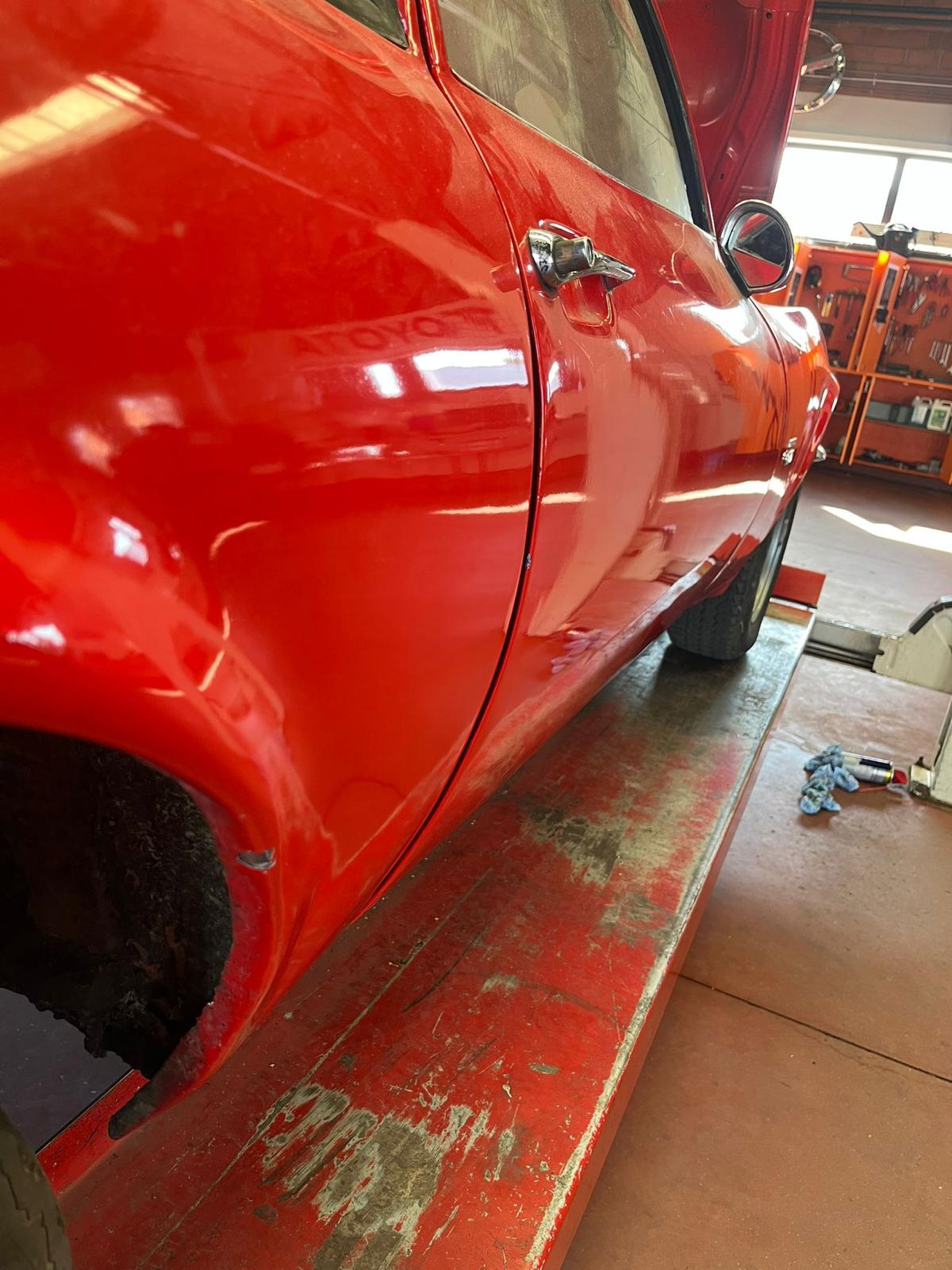 Opel GT von 1969 – Rotes Coupé, Bereit zur Restaurierung, Motor Läuft