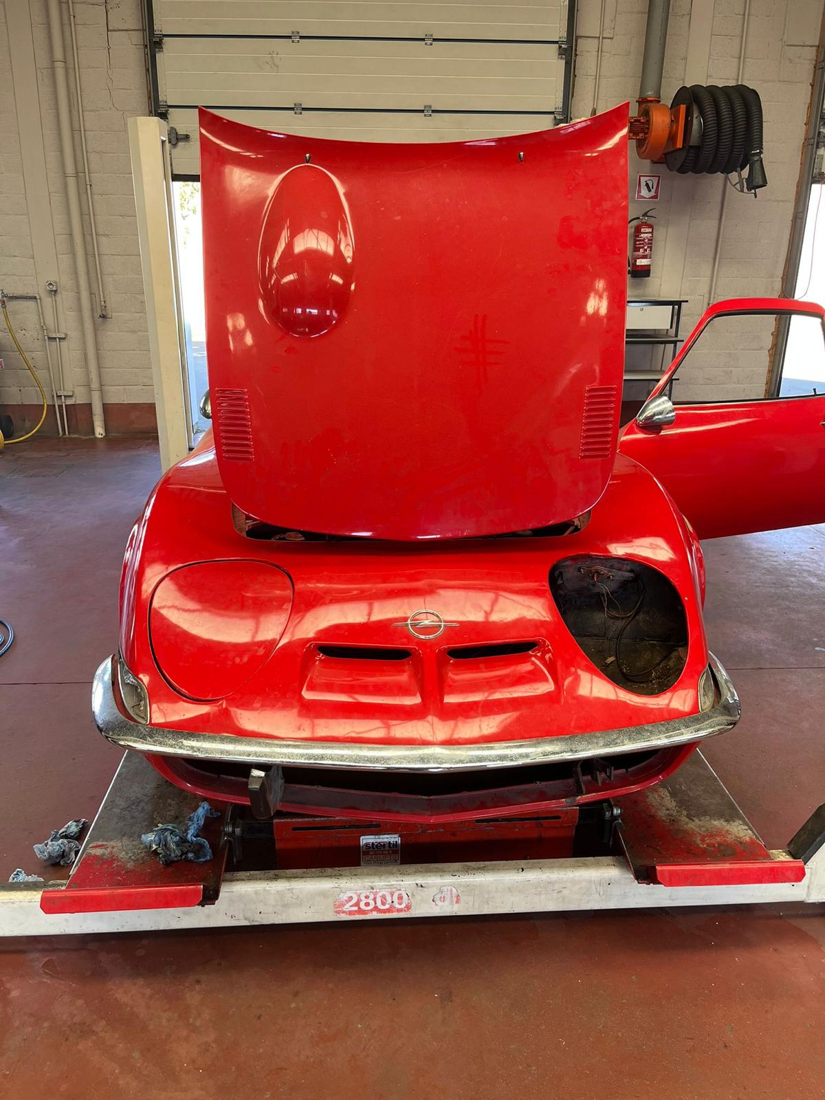 Opel GT von 1969 – Rotes Coupé, Bereit zur Restaurierung, Motor Läuft