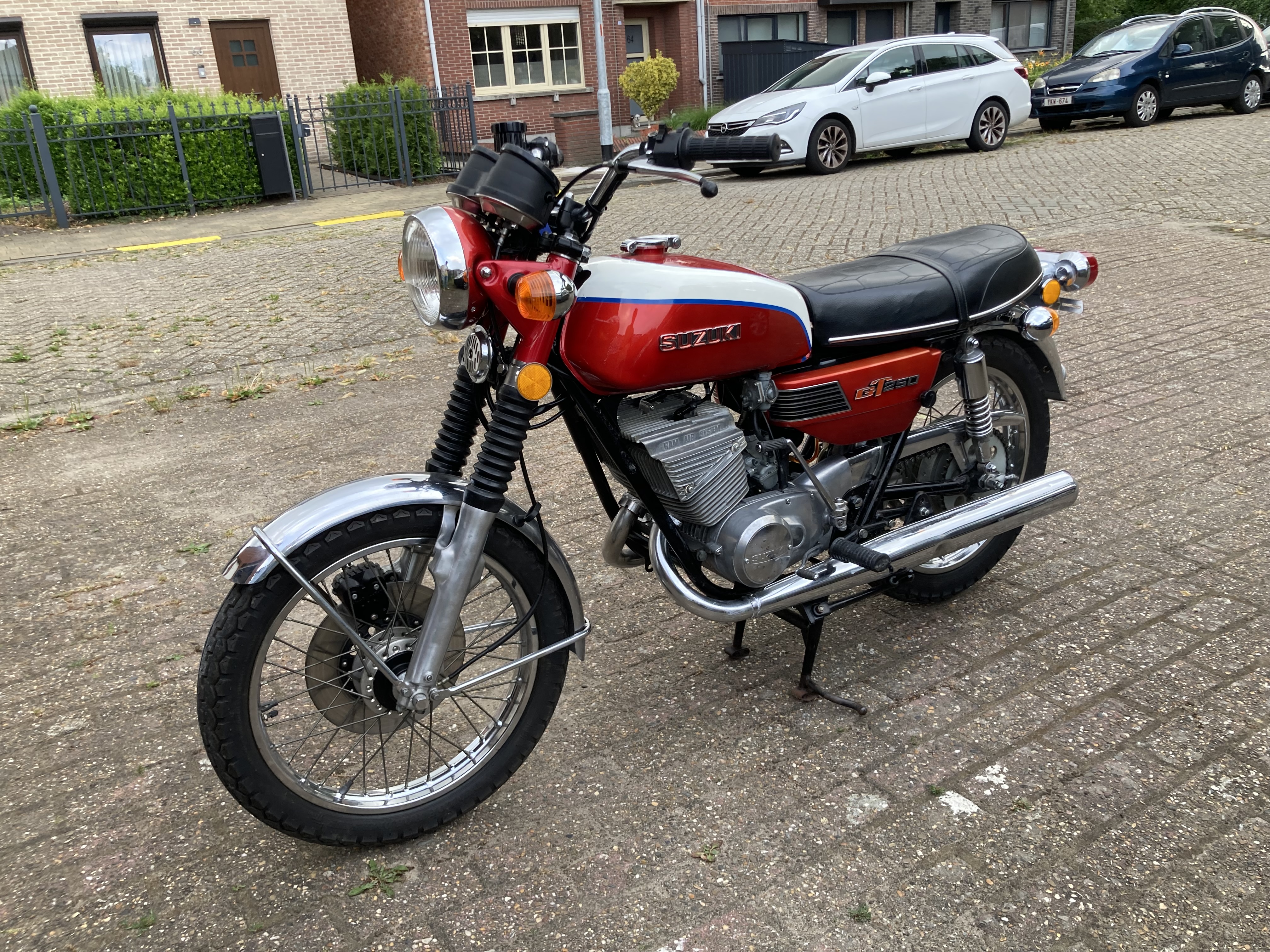 Suzuki GT250