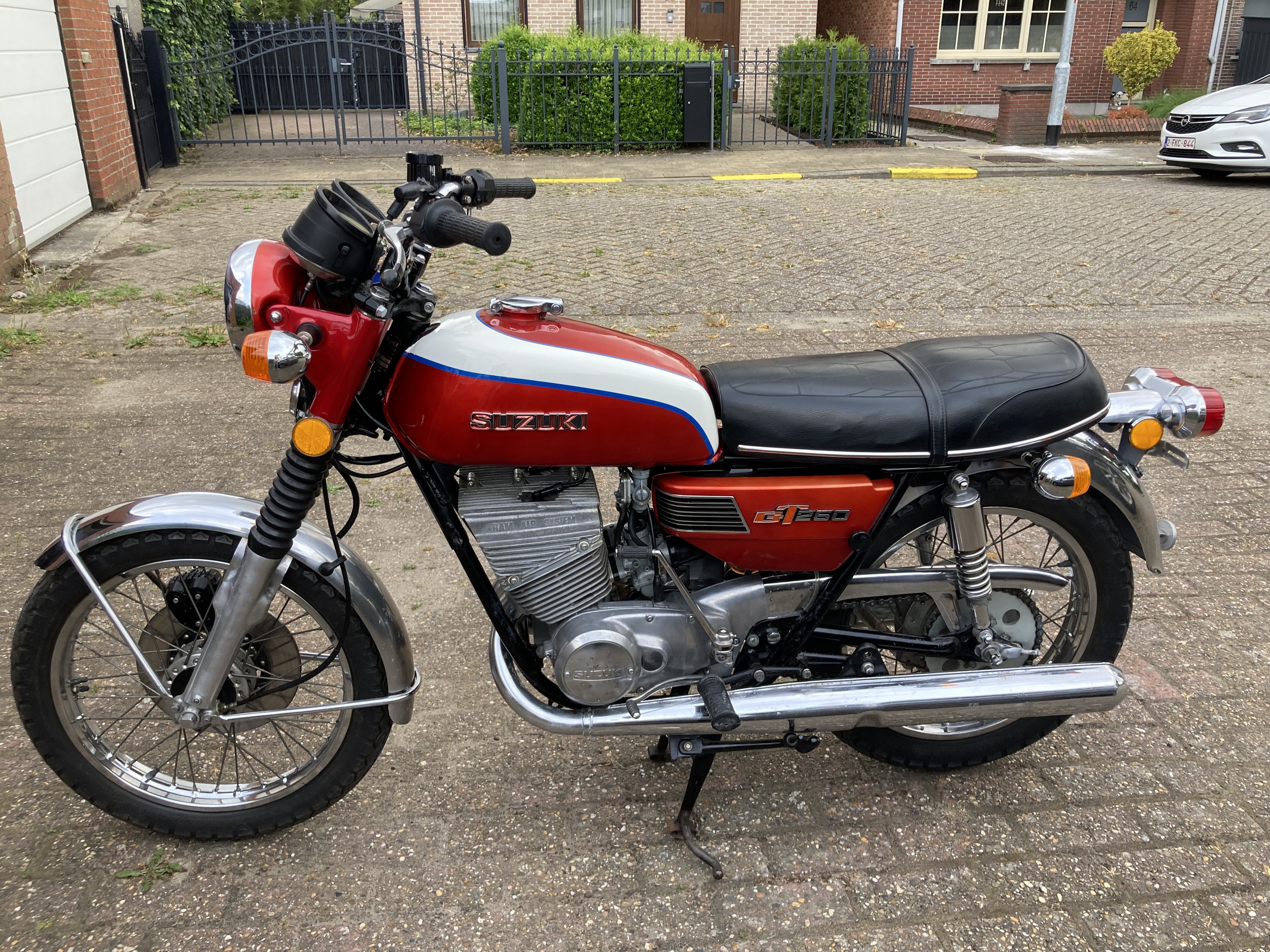 Suzuki GT250