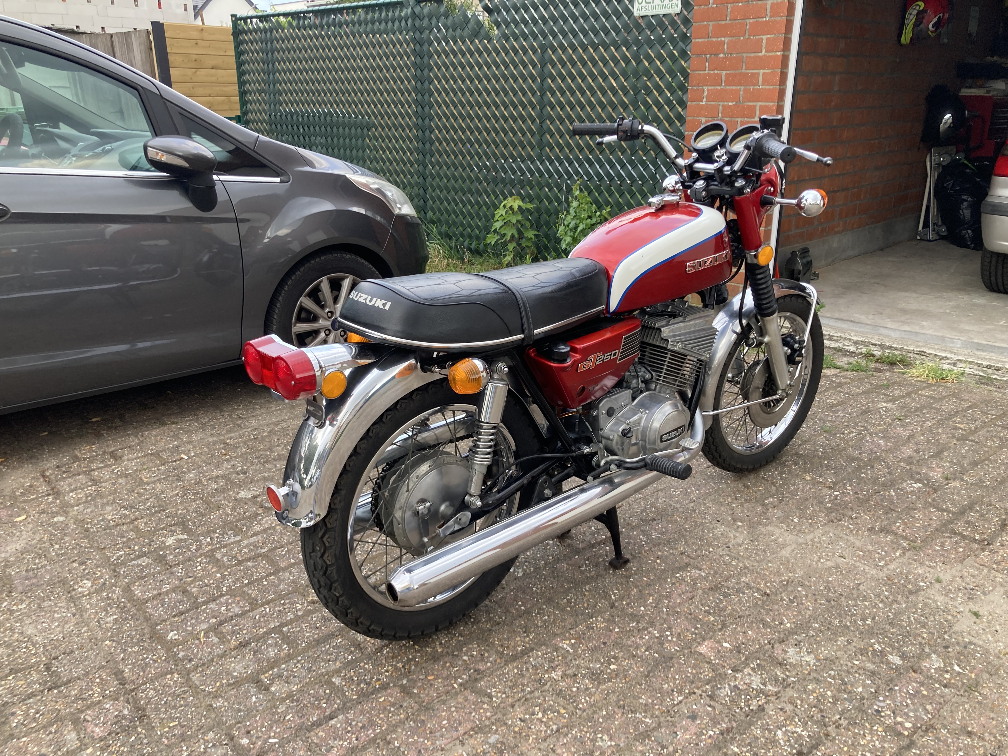 Suzuki GT250