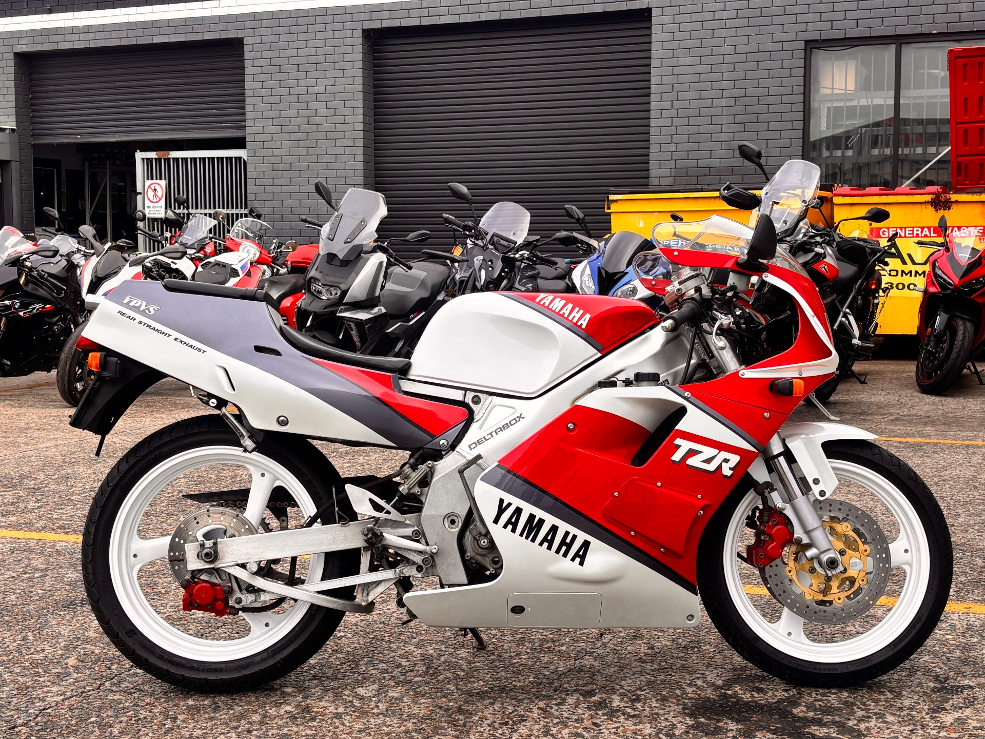 1989 Yamaha TZR250 3MA   – The Reverse Cylinder WGP Replica